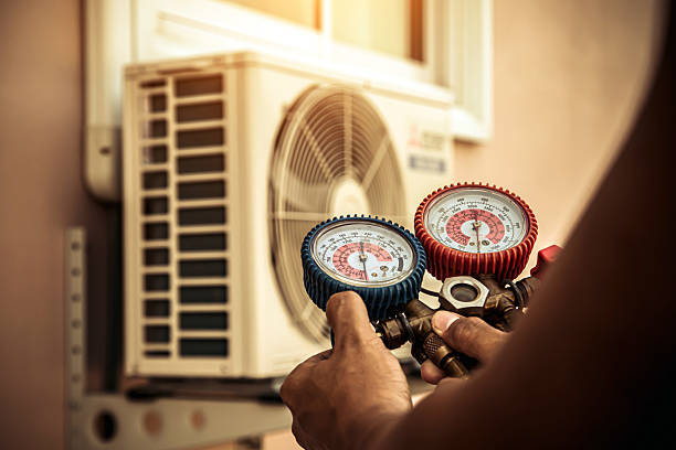 Professional Hvac technician working in Homewood, IL